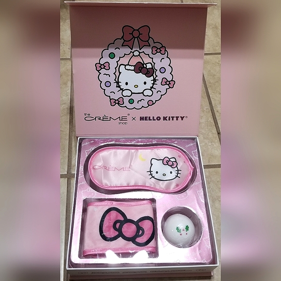 The Creme Shop x Hello Kitty Cozy Slumber 3pc Spa Set